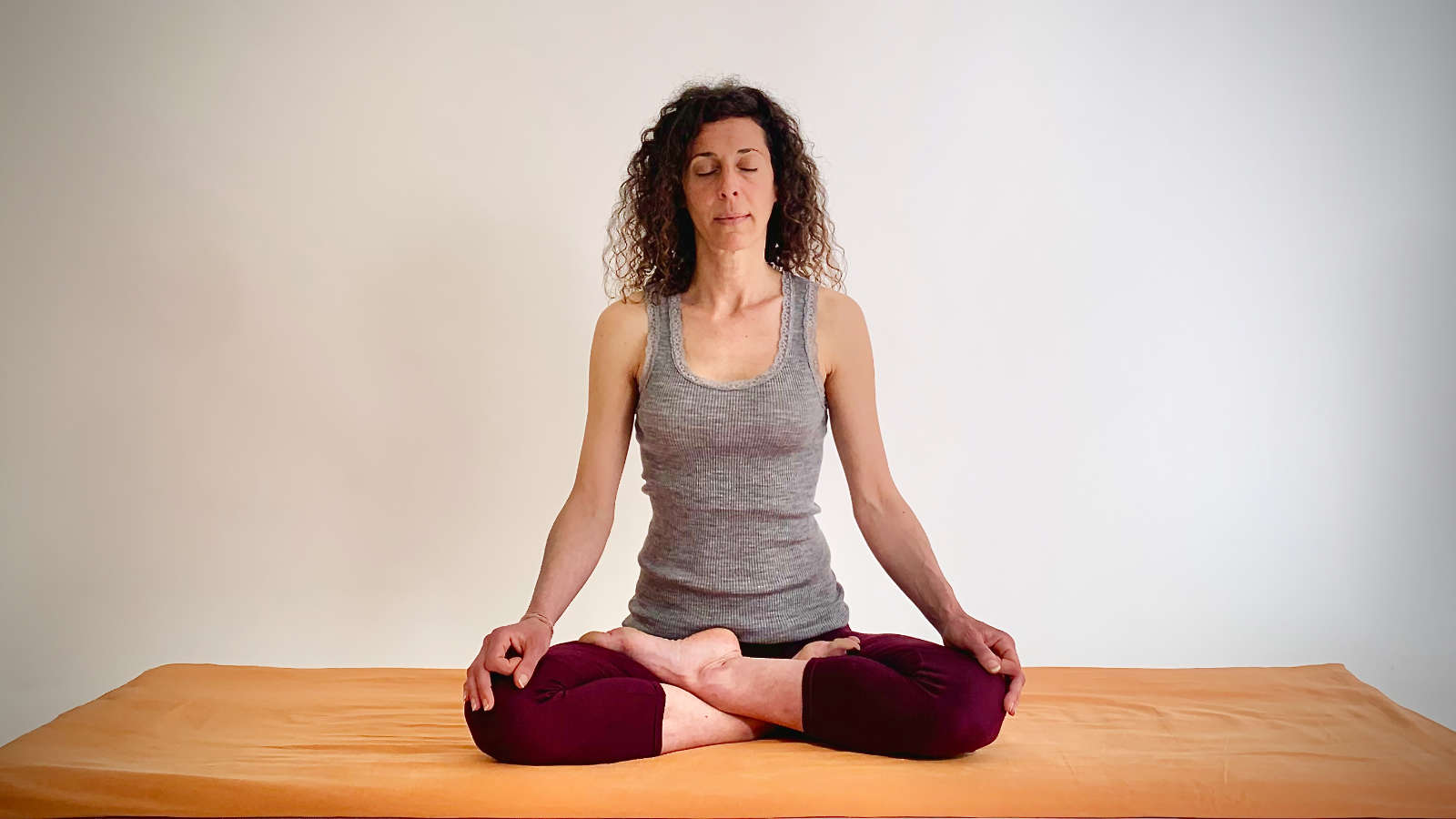 3. Posture Assise en Lotus (Padmasana)